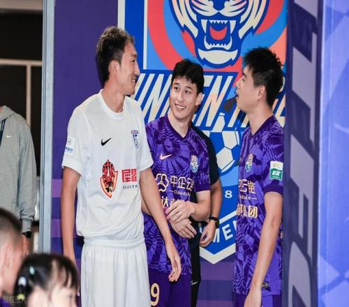 曼联公开,罗面前霍伊,伦激情庆祝,8868体育,8868体育官网,8868体育平台,8868体育登录