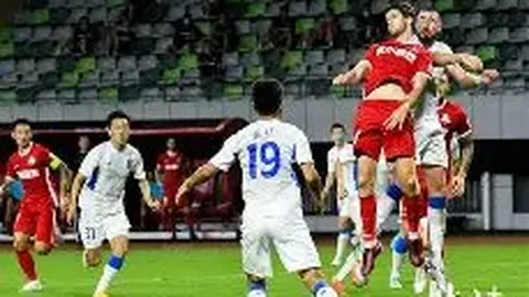 曼联主场险胜伊普斯维奇，马奎尔头球破门助胜利